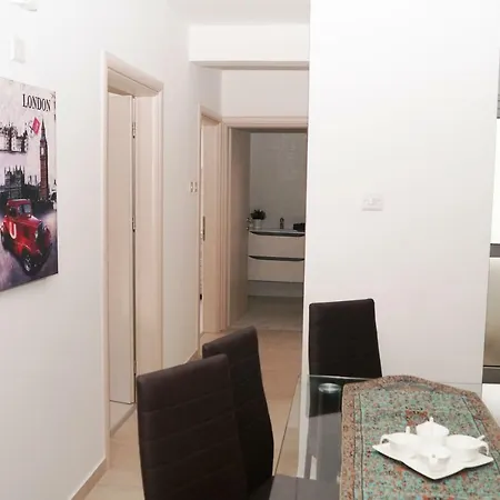 Comfort 203, City Centre Apartmán *